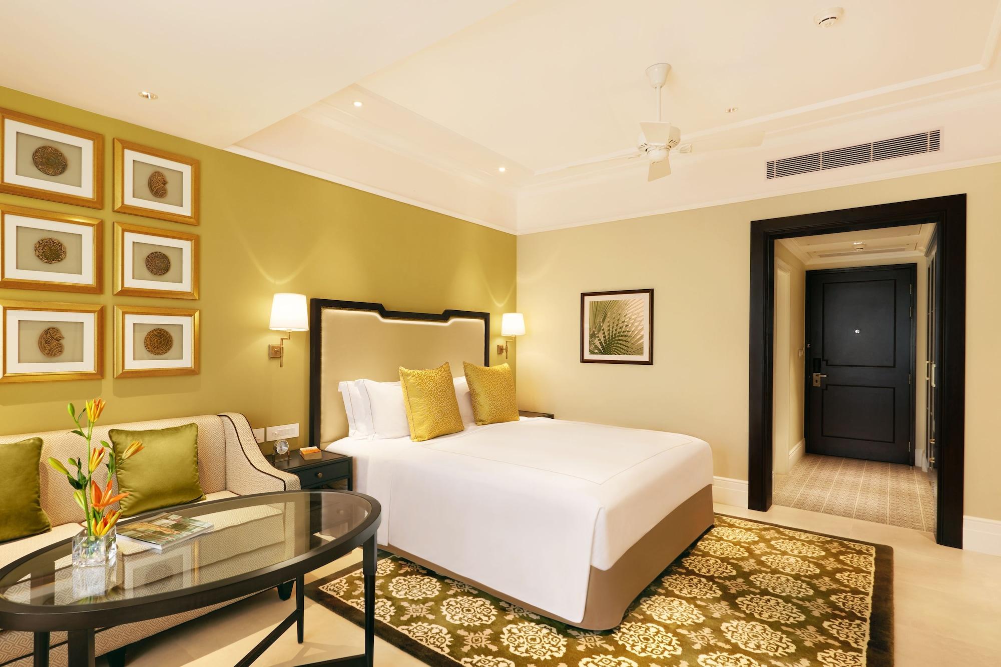 Taj Connemara, Chennai Hotel Exterior photo A room at the Taj Bengal