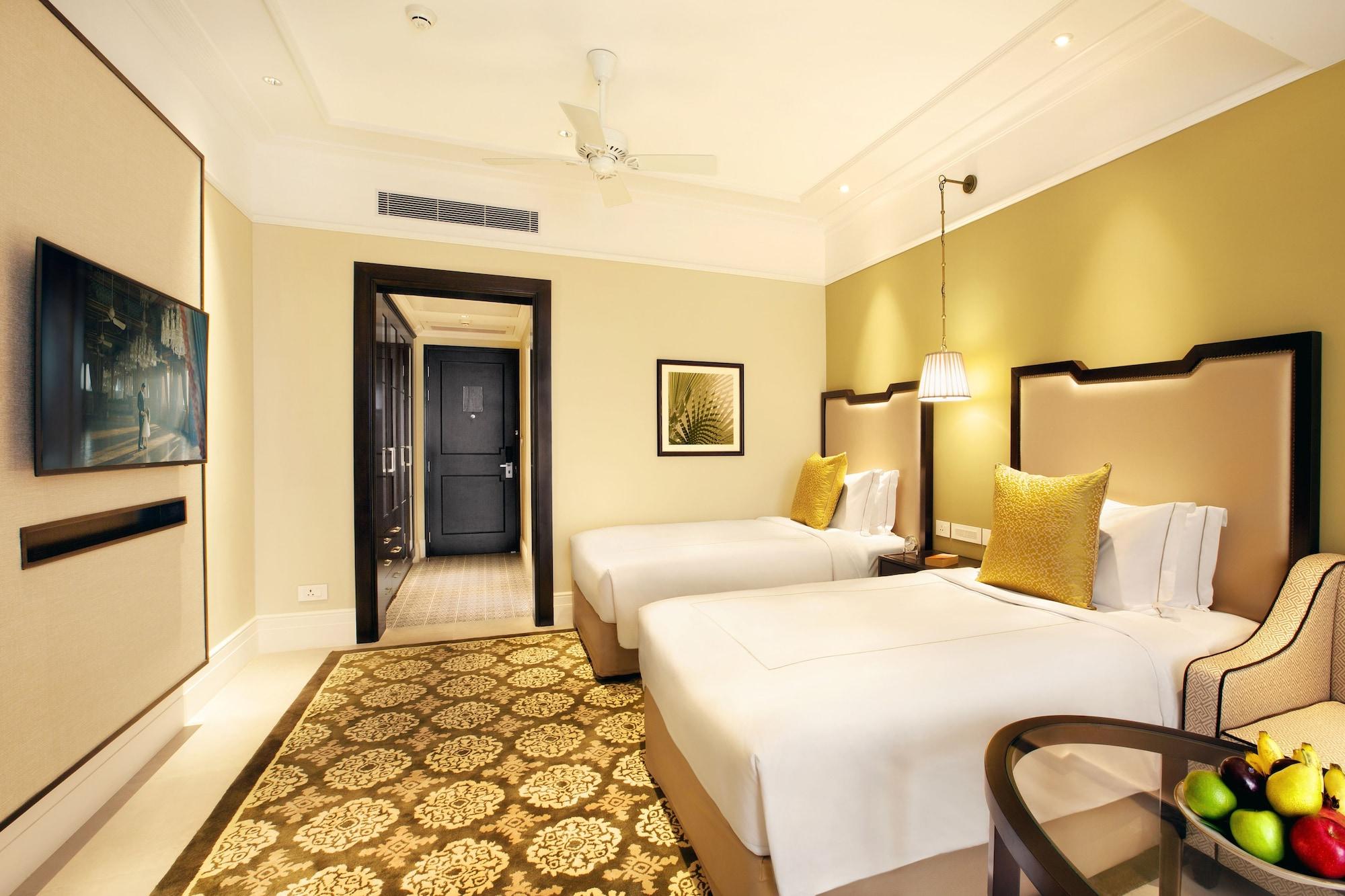 Taj Connemara, Chennai Hotel Exterior photo Deluxe Room