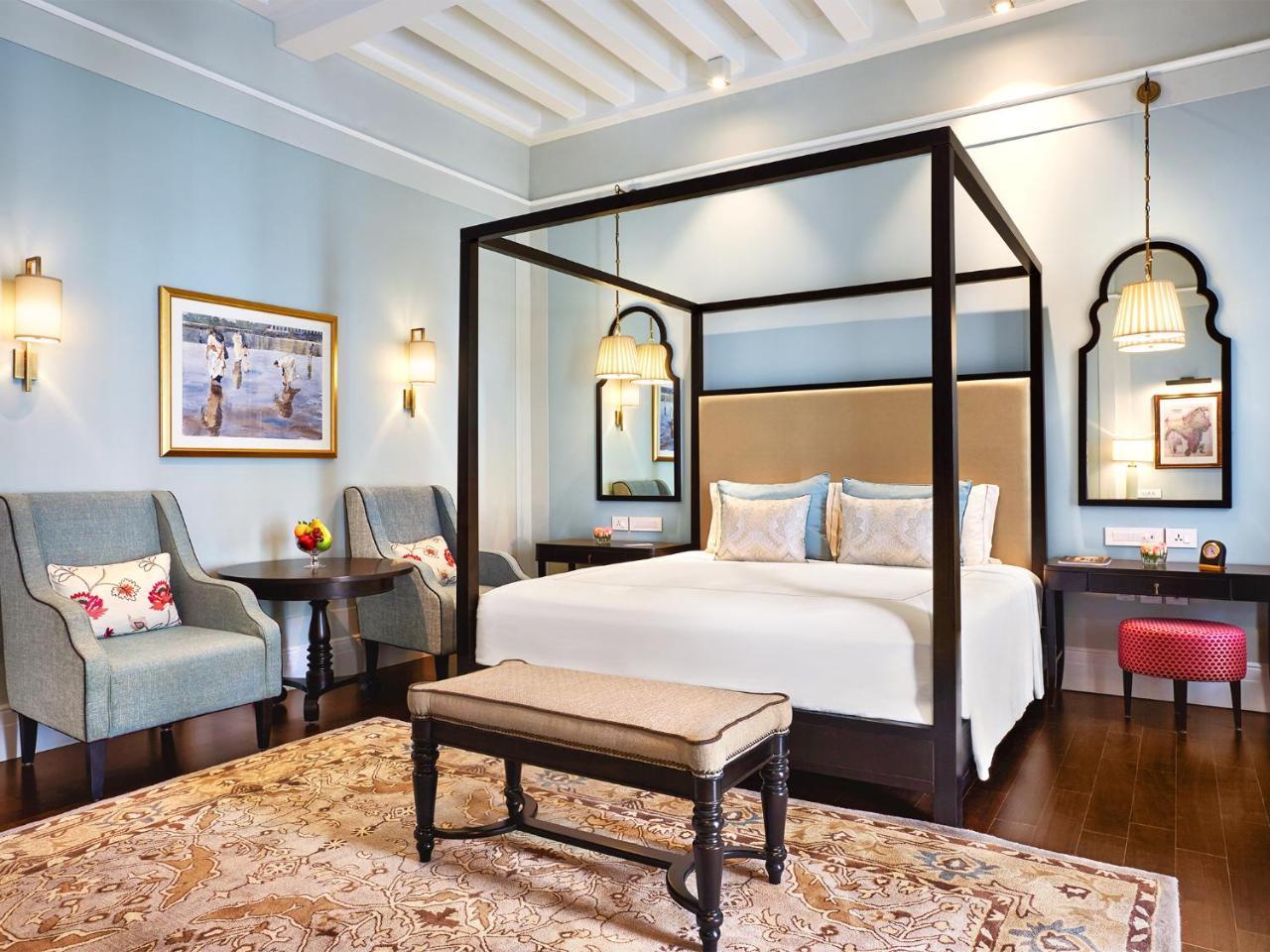 Taj Connemara, Chennai Hotel Exterior photo A bedroom at the hotel