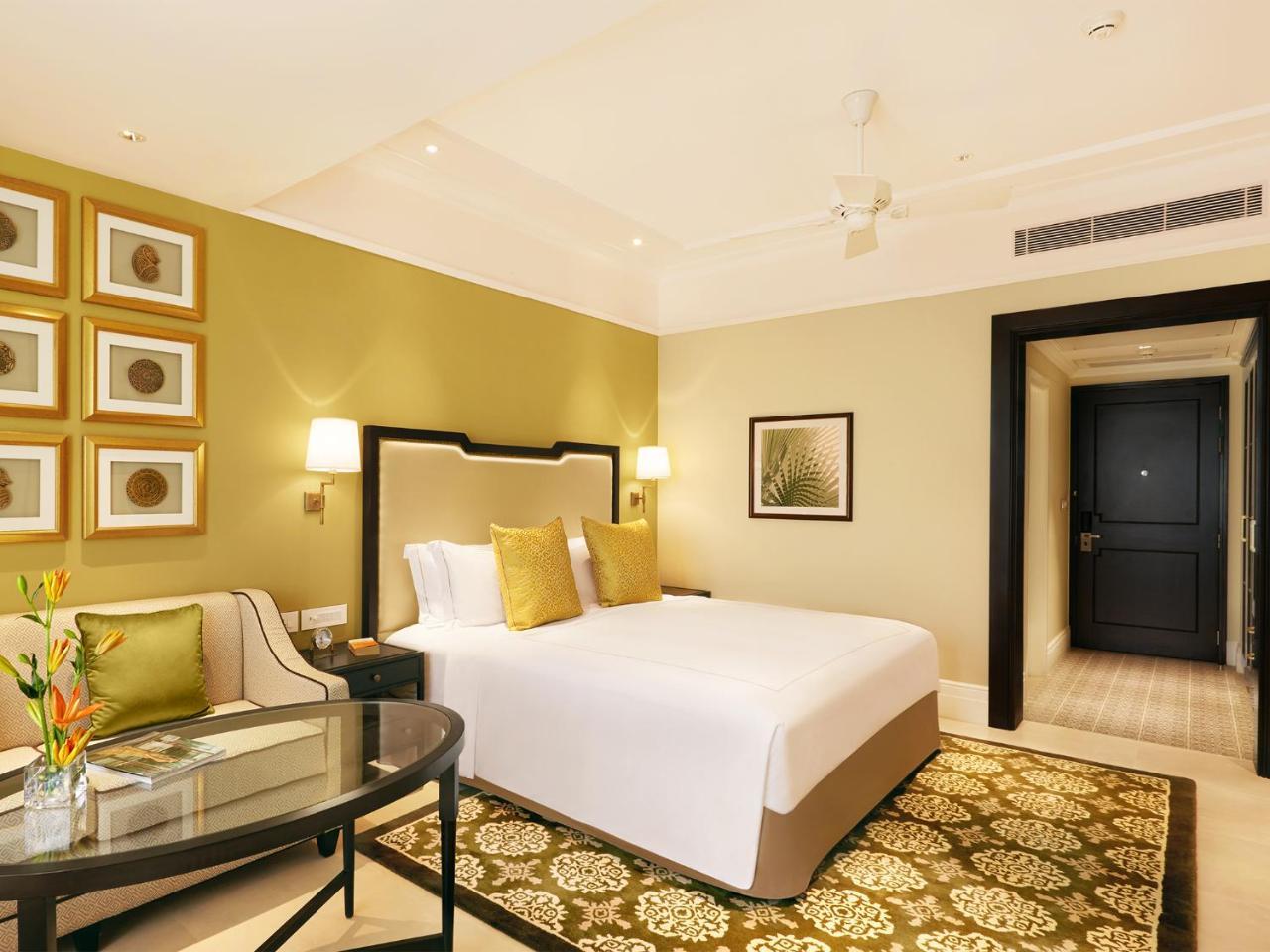 Taj Connemara, Chennai Hotel Exterior photo A bedroom at the Taj Bengal