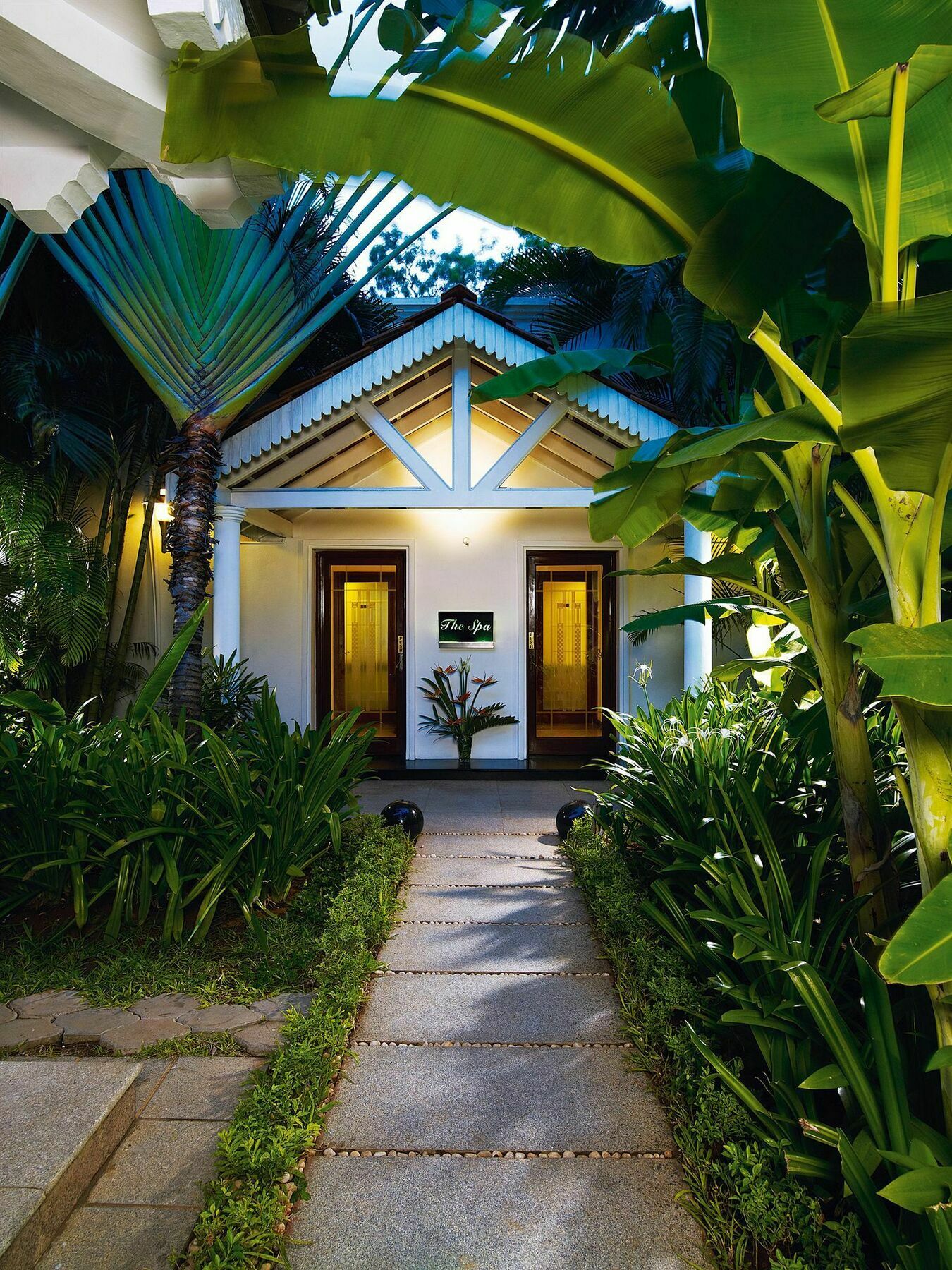 Taj Connemara, Chennai Hotel Exterior photo The Spa at The Oberoi, Mumbai